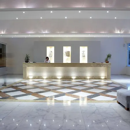 Hotel Avra Beach 4*