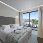 Otel Avra 4*