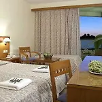 Otel Avra