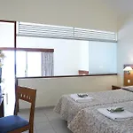 Otel Avra