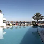Avra 4*