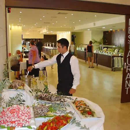 阿夫拉海滩度假酒店 4*