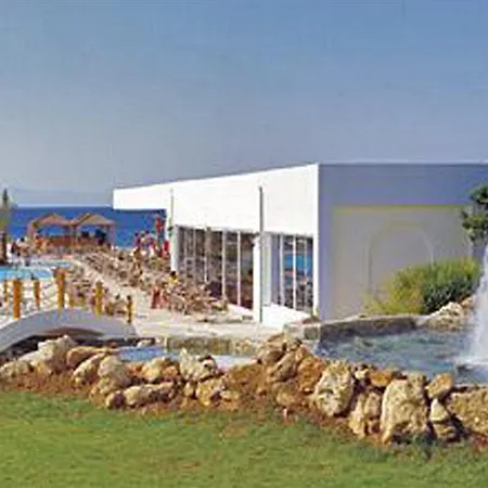 Avra Hotell 4*