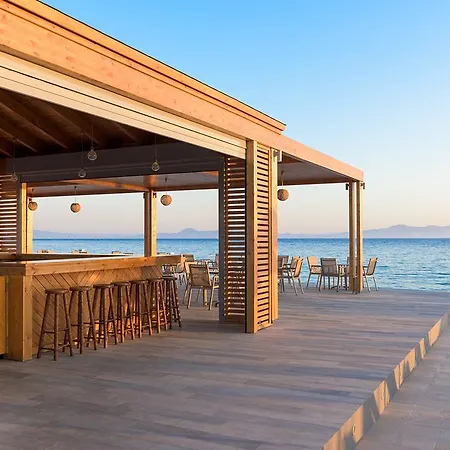 Hotell Avra 4*
