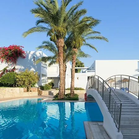 Avra Hotell 4*