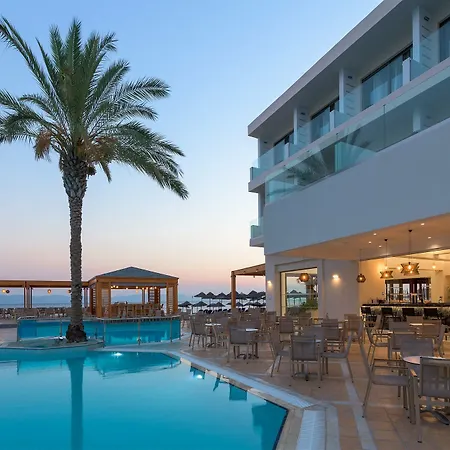 Avra Hotell 4*