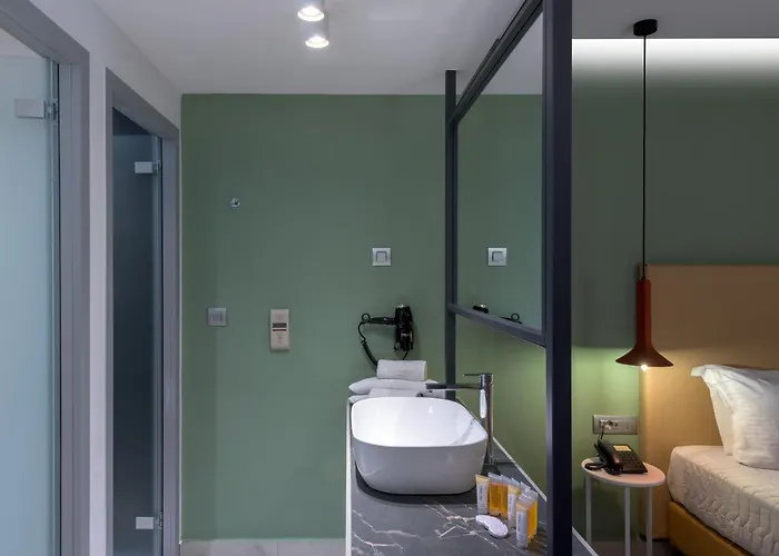 Avra Hotel 4*