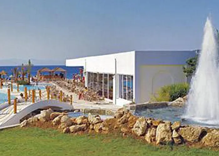 Avra Hotel 4*