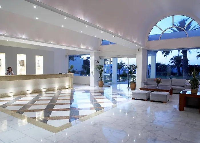 Avra Hotel 4*