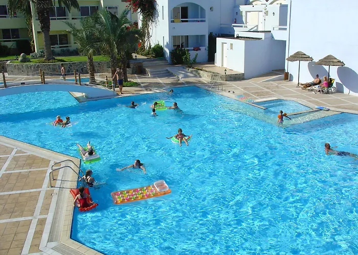 Hotel Avra 4*