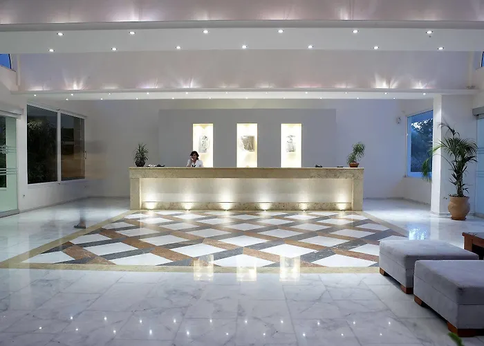 Hotel Avra 4*