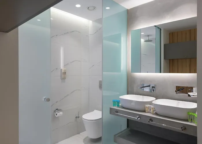 Avra Hotel 4*